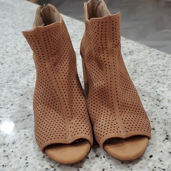 Gianni Bini Beige Peep Toe Block High Heel Zip Up Shoes Size 6 Women’s - Picture 1 of 6